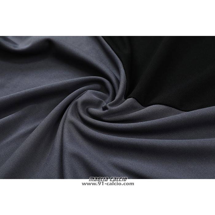 Maglia
 Polo
 Borussia Dortmund 2022-2023 Grigio
 e 
Nero
